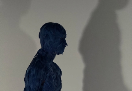 风似当年，人事已非。