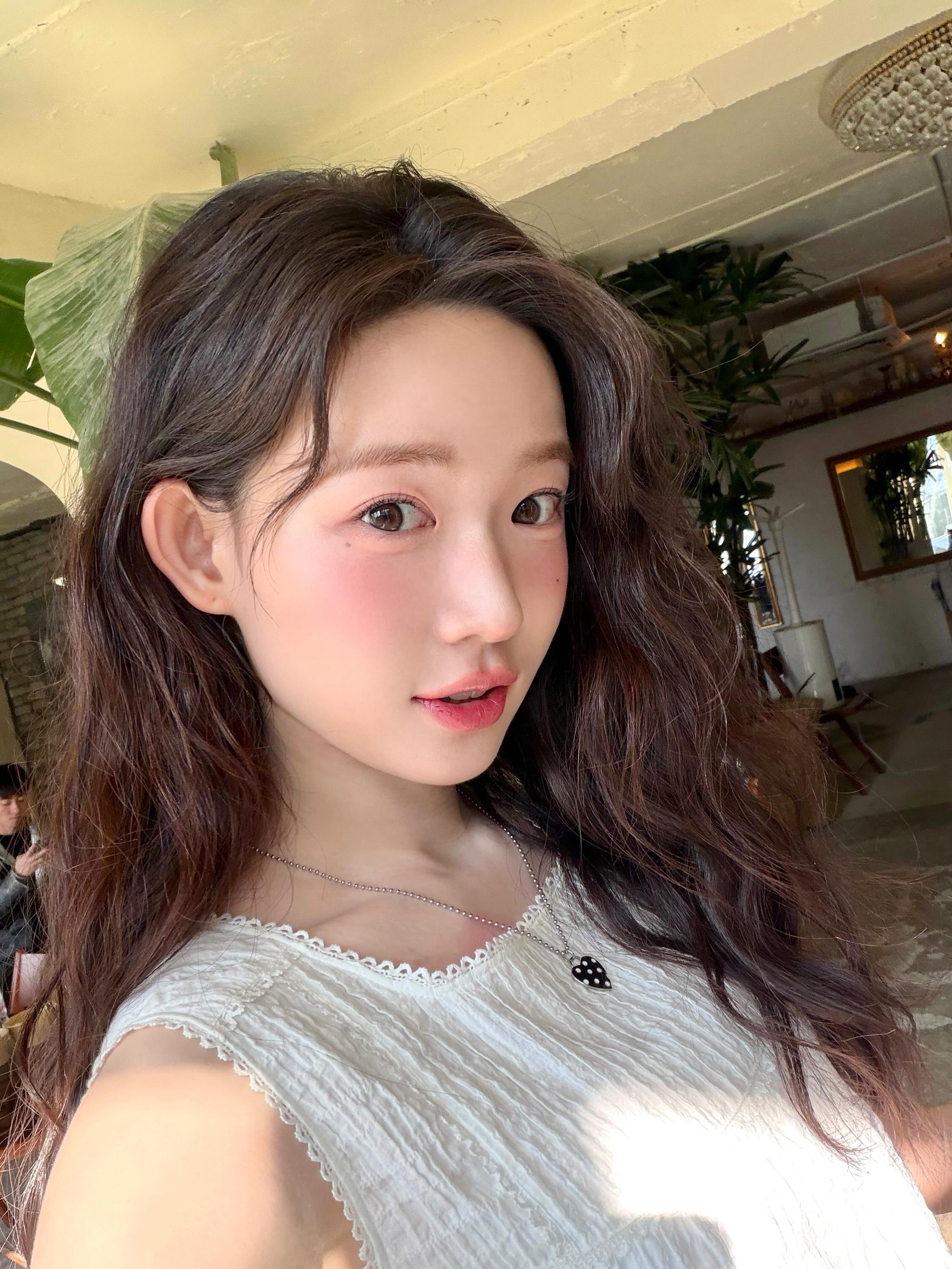 yoonjiiii_2026-06-13_21-09-52_3918621534165789128_1027989030_2.jpg