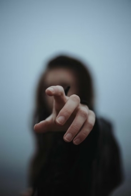 过于在意的东西永远都在折磨你。