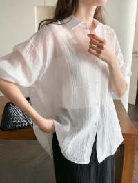 心是旷野的鸟，在你的眼睛里找到了天空。