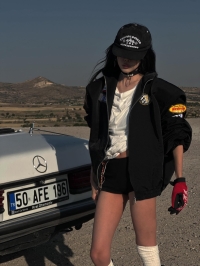 我在时间的褶皱里藏了片海。