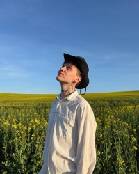 总有人间一两风，填我十万八千梦。