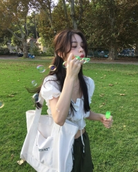 烟火藏诗意，寻常也欢喜。