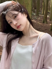 往海的深处走，把心事说给浪听。
